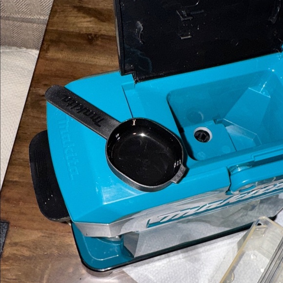 Makita 3-Cup 18-Volt LXT/12-Volt MAX CXT Lithium-Ion Teal Cordless Coffee Maker - Picture 12 of 13